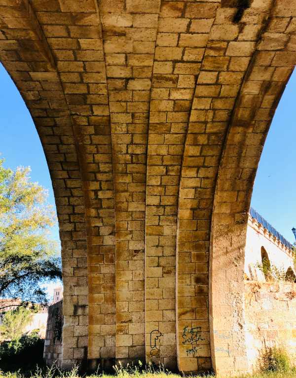 visit_zamora_romanic_bridge